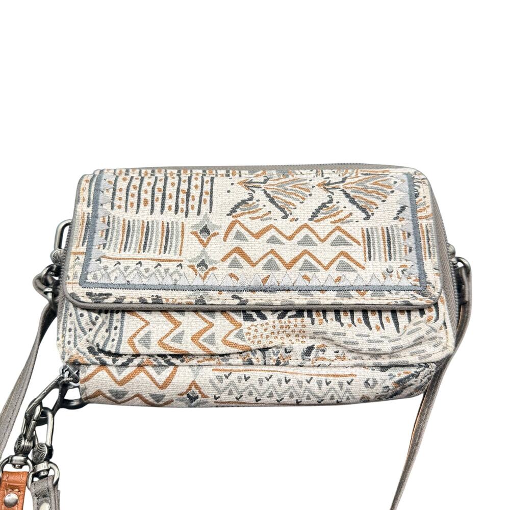 Sakroots Artist Circle Crossbody Wallet Wristlet Boho Tribal Organizer RFID